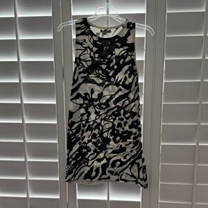 Sleeveless knit Black & White Printed long tee or tunic
